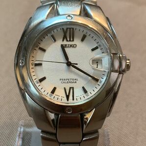 セイコー メンズ　腕時計　パーペチュアルカレンダー　クォーツ　 稼働品　電池新品　8f32-0010 SEIKO 