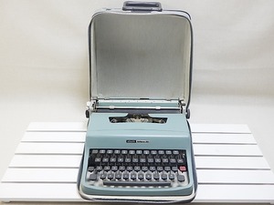 ★古い タイプライター olivetti lettera 32 ソフトケース付★ G239 オリベッティ レッテラ