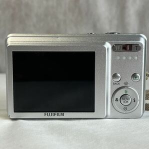 富士フィルム FUJIFILM Finepix J10 コンパクトデジタルカメラ【ジャンク品】 の画像3