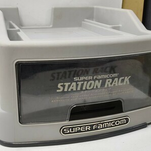 管理949 SUPER FAMICOM スーパーファミコン STATION RACK ステーションラック ソフト収納ケース キャスター欠品 ヒビあり 破損ありの画像1