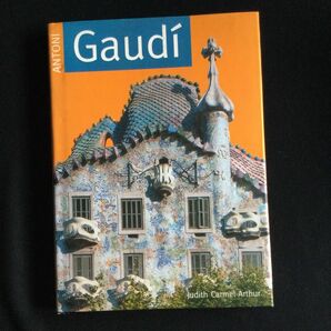 ガウディ　建築　洋書　本　英語　Gaudi スペイン　建築家　バルセロナ　写真集