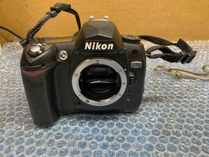 Nikon :D70 