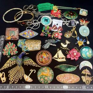 1 jpy Vintage Japanese style . thing the 7 treasures . accessory summarize large amount set necklace bracele brooch ring earrings pocket watch etc. . summarize 