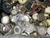 【ジャンク】　腕時計・懐中時計　大量まとめ　　概ね3.5ｋｇ　　ベルト無し・ガラス割れ　など　O0505F_画像8