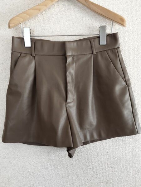 leather ショートパンツ