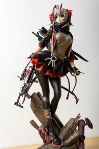 アークナイツ 明日方舟　フィギュア　W　PVC製　完成品　新品　箱付き　28cm　0370