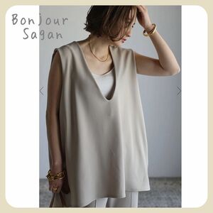 【新品タグ付き】ディープVネックノースリーブカットソー / ベージュ　Bonjour Sagan