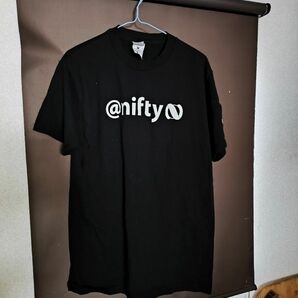 @nifty ロゴ Tシャツ