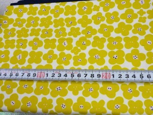 100*50★生成り・黄色・花柄の・ハギレ・生地・布★0499-204