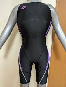 アリーナ アクアレーシング ウロコスキン セイフリーバックスパッツ 女子競泳水着 ARN-7050WE 黒/紫 サイズXA Finaマーク