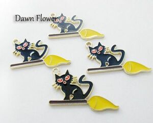 【D-0490】5pcs　箒にのったねこ　35×25mm　ブラック＆レッド　チャーム　ハンドメイドパーツ