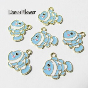 【D-0606】8pcs　クマノミ　熱帯魚　18×17mm　ライトブルー　チャーム　ハンドメイドパーツ