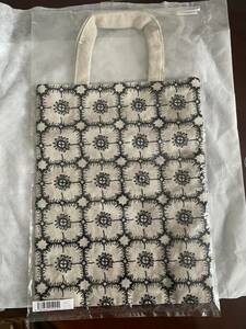 ミナペルホネン　ほぼ日コラボ トートバッグ　anemone（beige）刺繍が可愛い　　定価8,500円