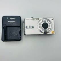 ♪A80052:パナソニック Panasonic LUMIX DMC-FX7 バッテリー付き コンパクトデジタルカメラ 通電のみ確認 ジャンク_画像1