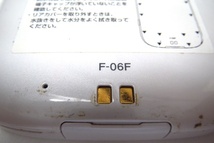 ■H79021:らくらくスマートフォン3 F-06F docomo ホワイト 携帯電話 スマホ 動作未確認 ジャンク_画像4