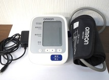 ☆K79338:オムロン OMRON 上腕式血圧計 HEM-8713 スマホ連携 通電確認済 中古 ジャンク扱い 外箱別品番_画像5