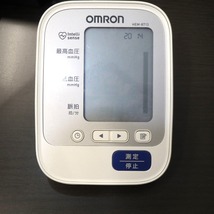 ☆K79338:オムロン OMRON 上腕式血圧計 HEM-8713 スマホ連携 通電確認済 中古 ジャンク扱い 外箱別品番_画像6