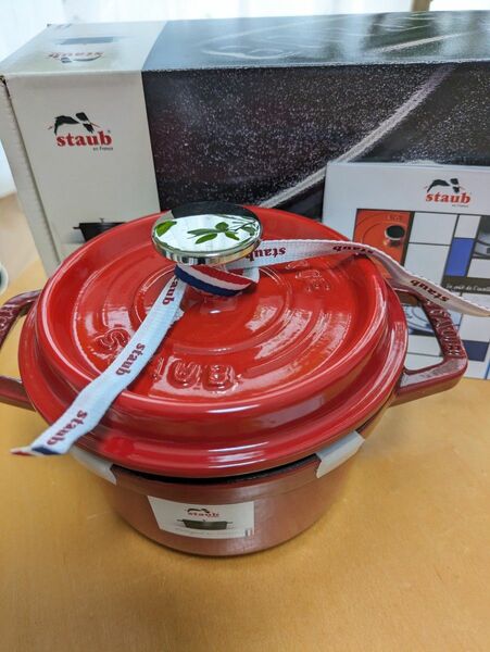 新品未使用　STAUB ピコ・ココットラウンド チェリー　14センチ　 staub 　ストウブ