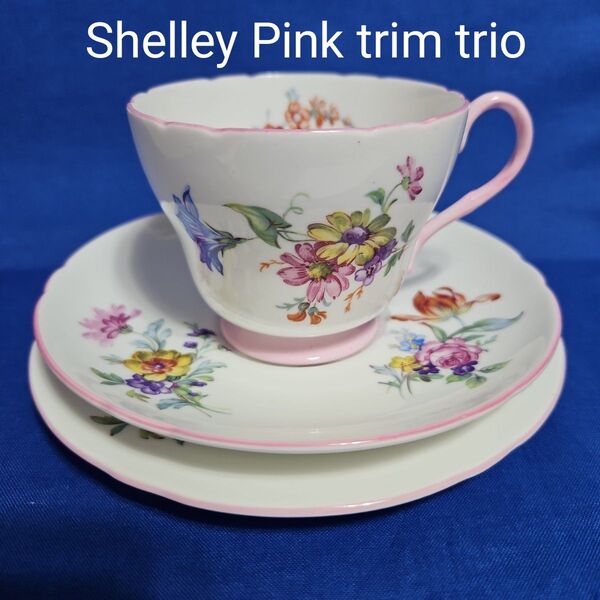 Shelley フラワーブーケ チューリップ ピンクトリム トリオ 野花 春