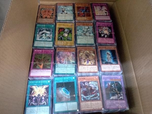  Junk продажа комплектом Yugioh примерно 6400 листов 