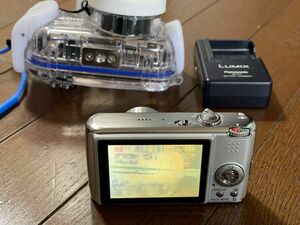 コンパクトデジタルカメラ　Panasonic LUMIX DMC-FX07 バッテリー、チャージャー、水中ハウジングセット