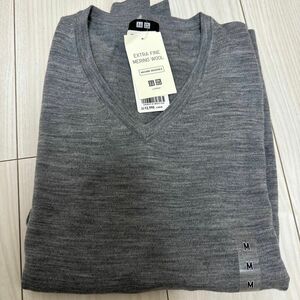 【未使用】値下げしました　UNIQLO(ユニクロ)エクストラファインメリノVネックセーター Mサイズ 03グレー タグ付き