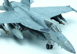 1/72 アメリカ海軍 F/A-18E スーパーホーネット 組立塗装済完成品