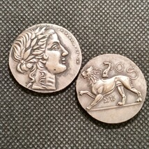 8139　古代ローマ　ギリシャ古銭2枚　チャレンジコイン　アンティークコイン_画像1
