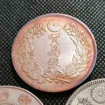 8227　日本古銭　丸銀刻印一圓銀貨　貿易銀アンティークコレクションコイン_画像2