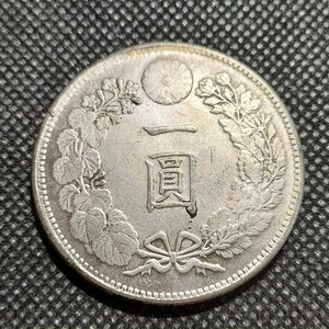 8629　日本古銭　一圓貨幣　明治37年　コイン