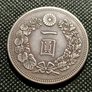 8747　日本古銭　一圓貨幣　明治30年　コイン　メダル