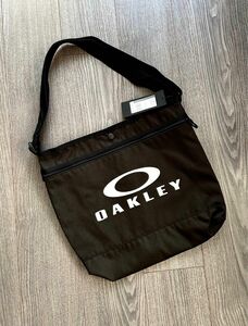 新品 OAKLEY オークリー ショルダーバッグ ゴルフポーチ たすき掛け可能