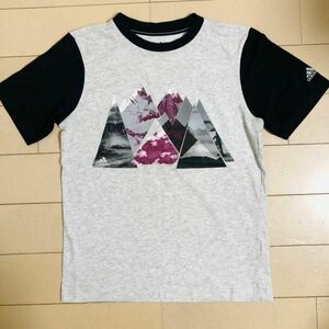 adidas アディダス　トップス　Tシャツ