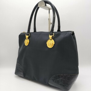 [ rare design ] Versace VERSACE tote bag handbag black komete.-sa Gold metal fittings nylon leather black black shoulder ..