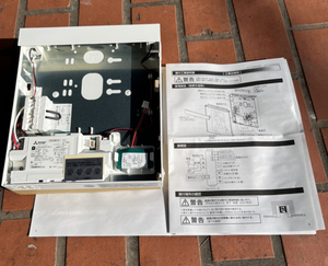 HY01 未使用保管品 三菱電機 避難口通路誘導灯 KSH20162 両面灯 B級B L形 本体のみ