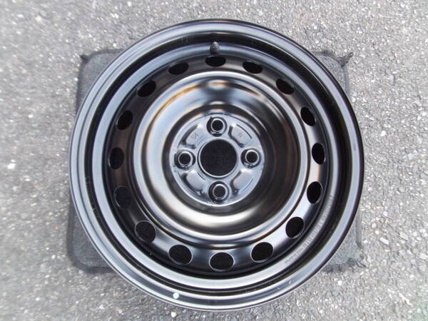 アクア純正スチールホイール15インチMXKP10:新車外し:(4239):中古品:1本