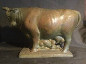 慶應　佐藤朝山　玄々　作 鋳銅彫刻『乳牛』哺牛　ブロンズ　青銅　銅製　置物　彫刻　干支　