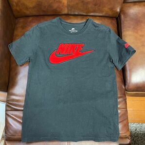 Tシャツ ナイキ NIKE 半袖Tシャツ　デカロゴ　刺繍　黒　赤　レアデザイン　古着　ユニセックス　M ブラック カットソー