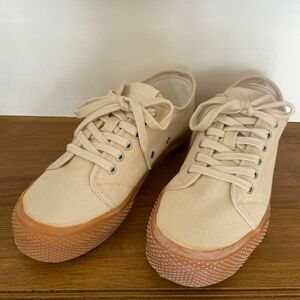 ☆ ellesse 24cm スニーカー ベージュ　未使用品