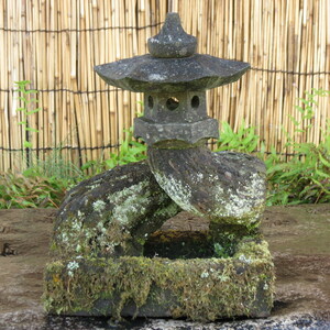  камень лампа . высота 32.7cm масса 6kg цветочный горшок Kyushu производство натуральный камень 