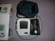 OMRON オムロン 上腕式血圧計 HCR-7106 フィットカフ　中古美品_画像2