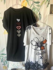 試着のみの半袖Tシャツ カットソー2着 半袖 黒 花柄 ホワイト