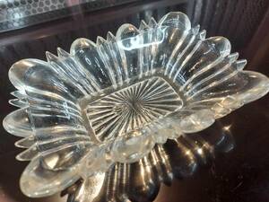 Y01-0529 gear man . mountain amount shape small plate old glass antique glass 