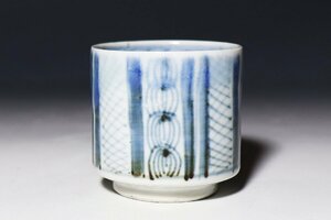 [ peach ] sake cup and bottle guinomi : old Imari blue and white ceramics length .. pattern map. .. sake cup 