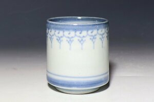 [ peach ] sake cup and bottle guinomi : old Imari blue and white ceramics .. pattern map. .. sake cup 