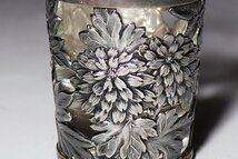 【桃】酒器ぐい呑み：銀製透かし彫椿菊牡丹図ガラスショットグラス_画像5