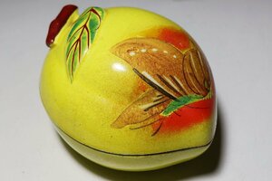 【桃】煎茶道具：珉平焼黄釉桃蓋物菓子器