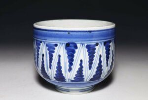 [ peach ] sake cup and bottle guinomi : old Imari blue and white ceramics white pulling out ... pattern koro tea cup sake cup 