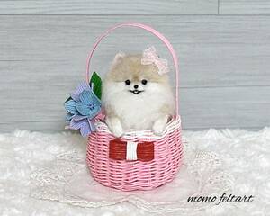 ++momo++羊毛フェルト・エコクラフト 犬★クリーム ポメラニアン 籠 バスケット 紫陽花 ★ドールハウス ハンドメイド