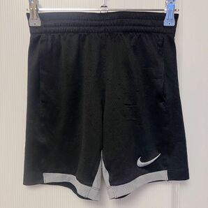 129【NIKE】パンツ 130-140 キッズ　ウエストゴム シンプル 短パン